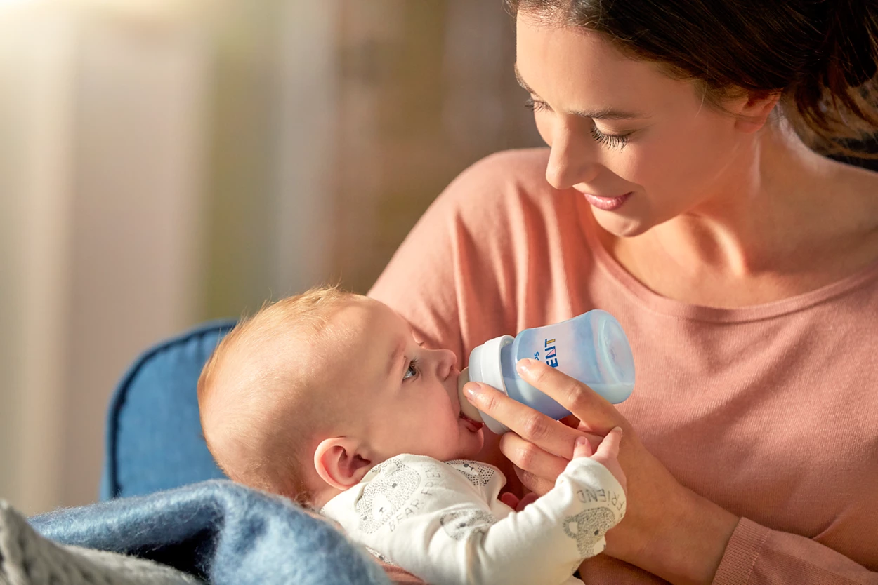 شیشه شیر آنتی کولیک در روتین تغذیه کودک
