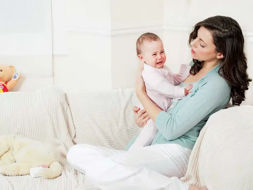 علائم رایج رفلاکس معده در نوزادان